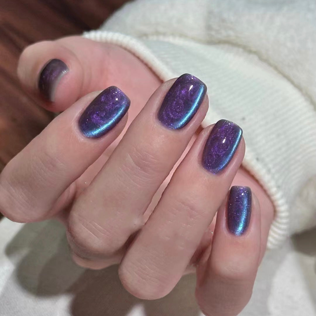 Aurora thread cat eye manicure